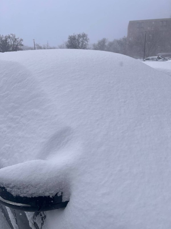 好大的雪！！首先我们进行第一步，把车挖出来 #life好大的雪！！首先我们进行第一步，把车挖出来 #life