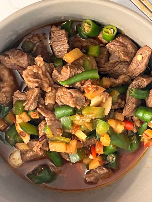 第二炒！双椒牛肉 因为小米辣太辣以及切辣椒太费时间，所以辣椒比较少^^ #life